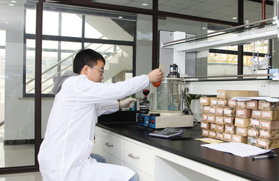 號稱潤滑油行業首家工業4.0工廠的上?；鹁鏉櫥偷降资巧稑? />
</a>
<span><a href=