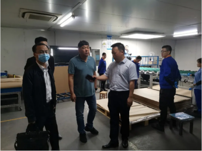 陪同政府園區(qū)赴特種玻璃深加工投資選址項目方對接考察,深度交流,為合作奠定堅實基礎