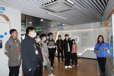 電子工程學(xué)院組織畢業(yè)班學(xué)生赴陜西凌云電器集團參觀交流