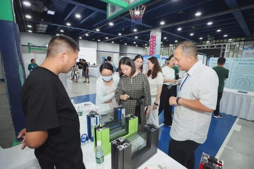 才聚二七 智創(chuàng)未來 2025碳中和技術(shù)交流暨政校企合作大會(huì)圓滿落幕 黃河科技學(xué)院引領(lǐng)零碳校園新實(shí)踐